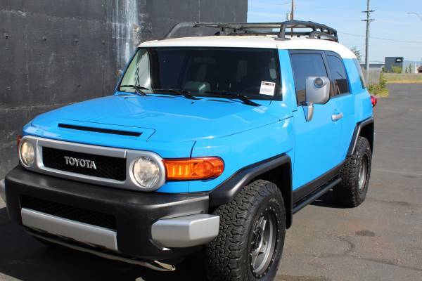 2007 Toyota FJ Cruiser (Immaculate , 1 owner) - - by for sale in medford, CA – photo 2