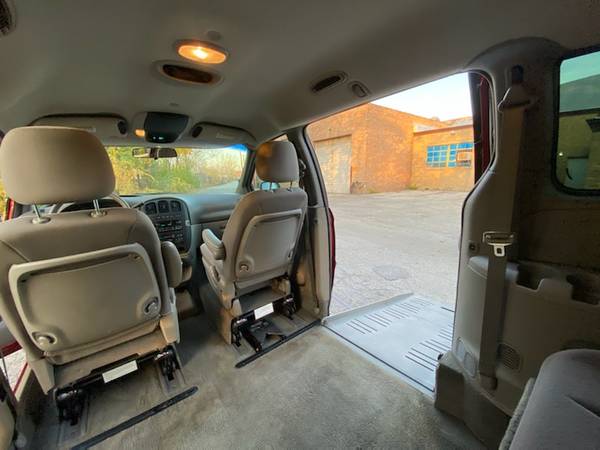 EXTRA CLEAN DODGE CARAVAN HANDICAP WHEELCHAIR ACCESSIBLE MOBILITY... for sale in SKOKIE, WI – photo 10