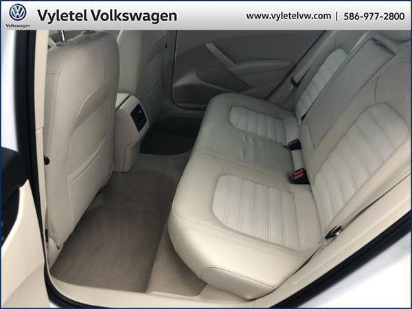 2014 Volkswagen Passat sedan 4dr Sdn 2.0L DSG TDI SEL Premium -... for sale in Sterling Heights, MI – photo 11