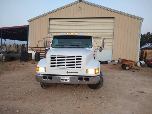 2001 International 4700 LP - cars & trucks - by owner - vehicle... for sale in Lamesa, TX – photo 2