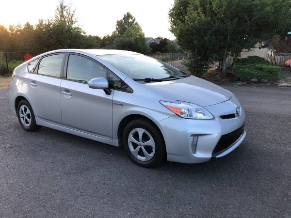 2013 Toyota Prius FOUR Hybrid *51 MPG Gas saver * Leather - cars &... for sale in Vancouver, OR – photo 4