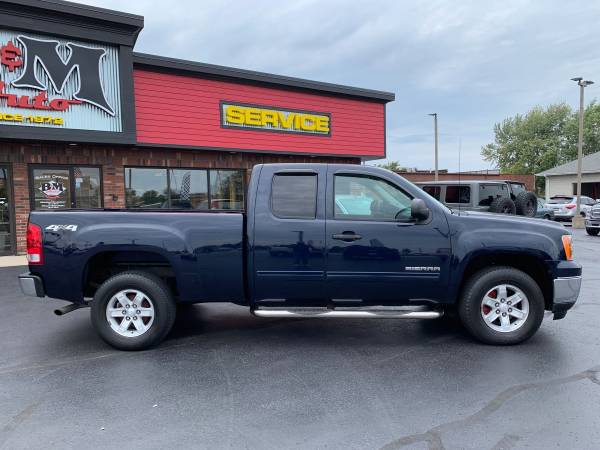2011 GMC Sierra 1500 Ext Cab SLE 4WD - Extra clean! for sale in Oak Forest, IL – photo 9