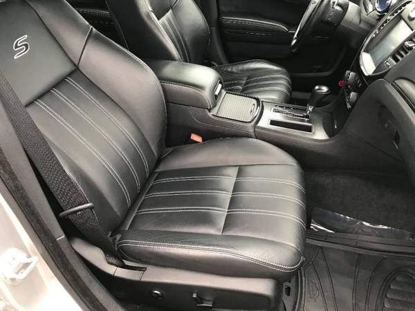 2012 Chrysler 300 S * 5.7L V8 Hemi * Heated Leather Seats * for sale in Green Bay, WI – photo 23