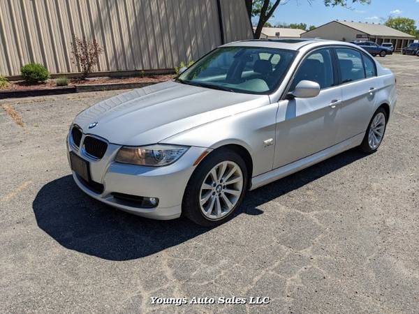 2011 BMW 3-Series 328i xDrive SA 6-Speed Automatic - cars & trucks -... for sale in Fort Atkinson, WI – photo 2