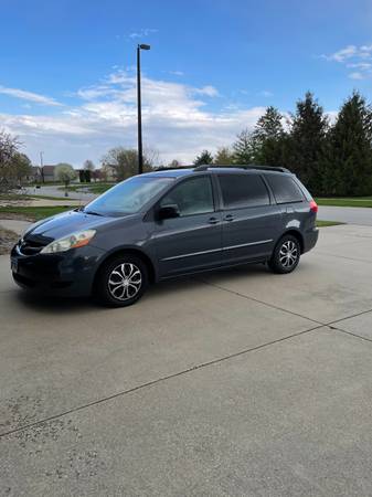 2007 Toyota Sienna for sale in Decatur, IL – photo 3