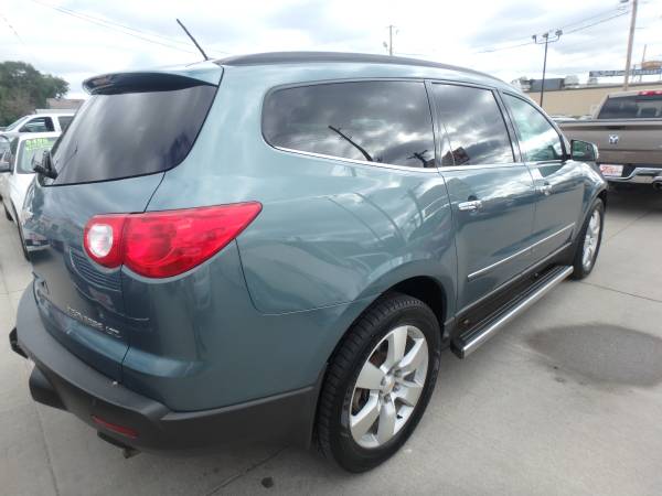 2009 Chevrolet Traverse LTZ !! One Owner !! Green for sale in URBANDALE, IA – photo 2