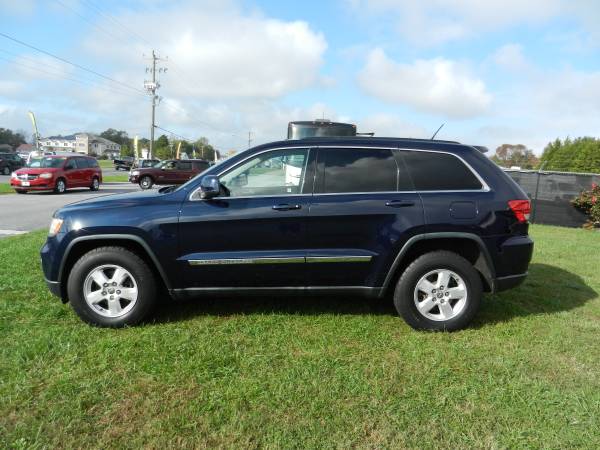 2013 Jeep G. Cherokee Laredo 4x4 - Tow, Sharp!! - cars & trucks - by... for sale in Georgetown, MD – photo 2