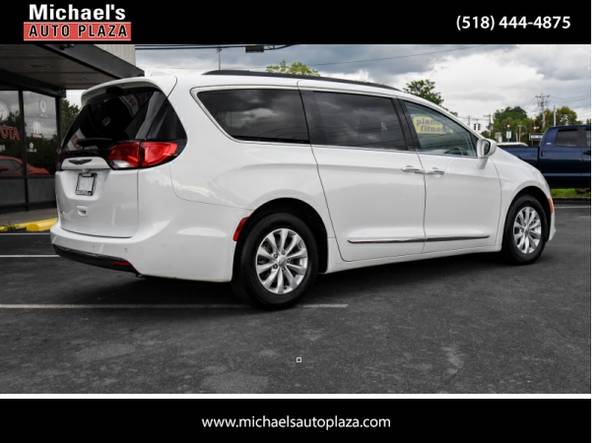 2017 Chrysler Pacifica Touring-L for sale in east greenbush, NY – photo 4
