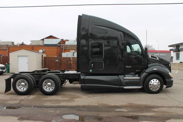 2015 KENWORTH T680 DOUBLE BUNK NEW TIRES AUTOMATIC NAV 455 HP PACCAR... for sale in WINDOM, ND – photo 5