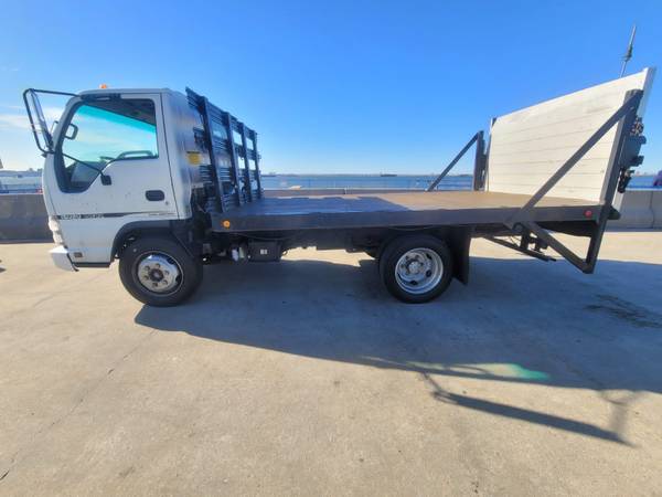 2006 Isuzu NQR Diesel 12 Feet Flatbed Liftgate Auto Low Miles Truck for sale in Brooklyn, NY – photo 4