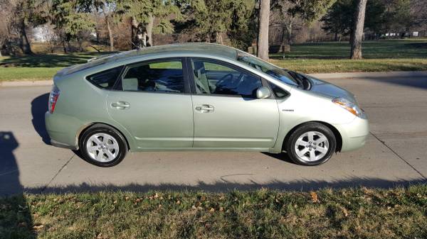 2007 Toyota Prius Hybrid **136k - Miles** - LOADED ! Ready for XMAS!... for sale in Omaha, NE – photo 2