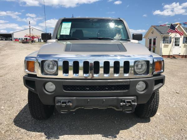***2009 Hummer H3T*** 4.9 foot bed--AWD!! for sale in Finchville, KY – photo 2