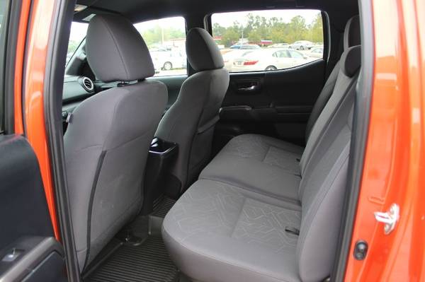 2017 Toyota Tacoma TRD Sport Double Cab 6' Bed V6 4x4 AT with 2 LCD... for sale in Wilmington, NC – photo 18