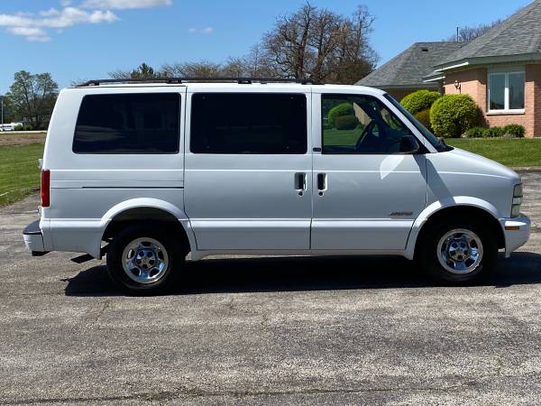2002 Chevrolet Astro Van only 119, 000 miles No Rust! 7950 - cars & for sale in Chesterfield Indiana, IN – photo 2