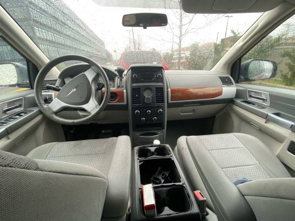 Chrysler Town and Chrysler 2008 - $2800 - cars & trucks - by owner -... for sale in STATEN ISLAND, NY – photo 6