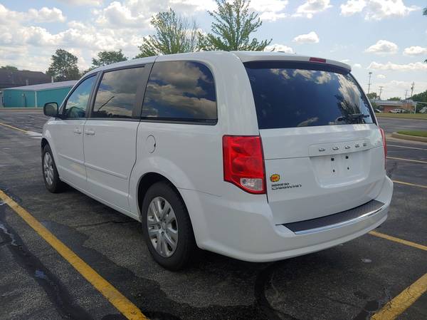 2017 DODGE GRAND CARAVAN - - by dealer - vehicle for sale in Waukesha, WI – photo 5