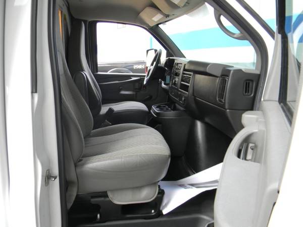 2015 Chevrolet Express G3500 6 0L V8 POWERED VAN WITH 10 ft BODY for sale in Plaistow, MA – photo 12