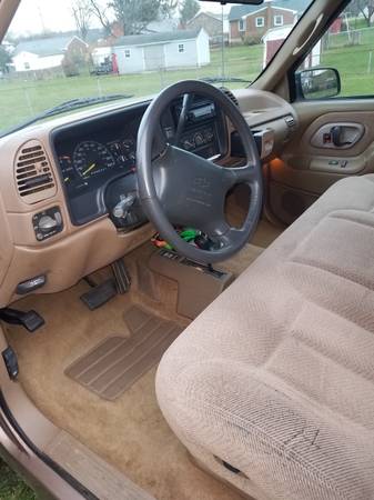 1995 Chevrolet K1500 4x4 - cars & trucks - by owner - vehicle... for sale in Roanoke, VA – photo 7