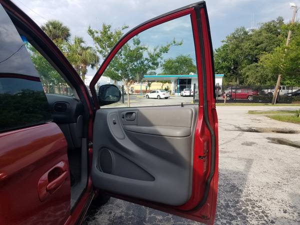 2005 Chrysler Town and Country (One Owner) - 2800 Cash - cars & for sale in Daytona Beach, FL – photo 11