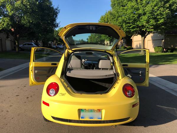 2006 Volkswagen Beetle YELLOW 2.5 Auto Hatchback 2D - LOW MILEAGE for sale in Rochester, MI – photo 6