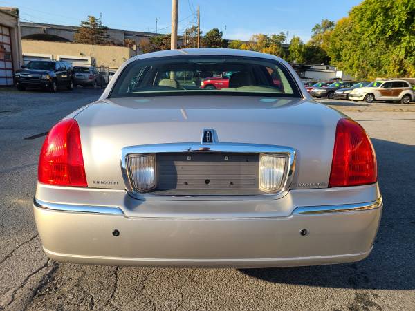 2003 Lincoln Town Car Executive L ONLY 101K WARRANTY AVAILABLE -... for sale in HARRISBURG, PA – photo 4