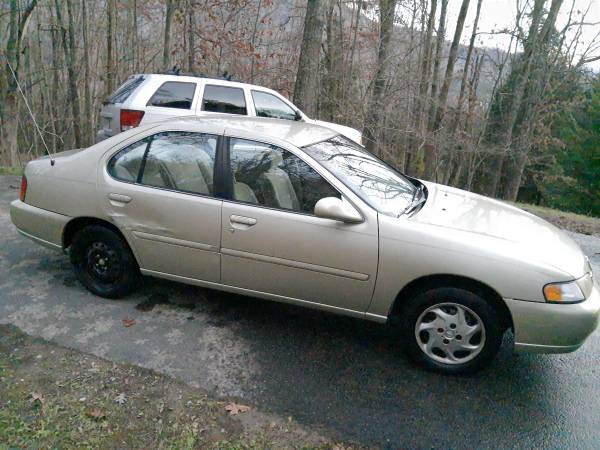 Nissan Altima for Sale - cars & trucks - by owner - vehicle... for sale in Blacksburg, VA – photo 3