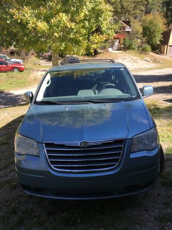 2010 Chrysler Town & Country Touring Minivan, 3.8 L / V6 (134K miles) for sale in Alamogordo, NM – photo 2