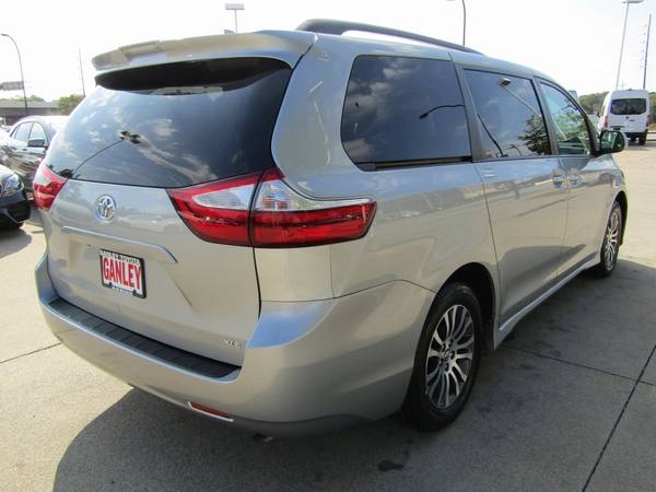 2019 Toyota Sienna XLE for sale in Akron, OH – photo 7