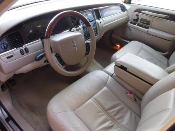 2009 LINCOLN Town Car - - by dealer - vehicle for sale in Grand Prairie, TX – photo 10