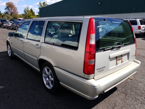 2000 VOLVO V 70 PA INSPECTED TILL JULY 2021 CHEAP COMMUTER AS IS... for sale in Allentown, PA – photo 2
