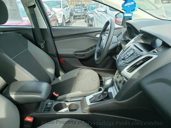 2014 *Ford* *Focus* *5dr Hatchback SE* Gray - cars & trucks - by... for sale in Woodbridge, District Of Columbia – photo 10