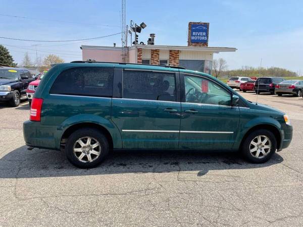 2009 Chrysler Town and Country Touring 4dr Mini Van for sale in Portage, WI – photo 9