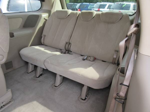 2007 Kia Sedona LX - Automatic/Third Row Seating/1 Owner - SALE!! for sale in Des Moines, IA – photo 11