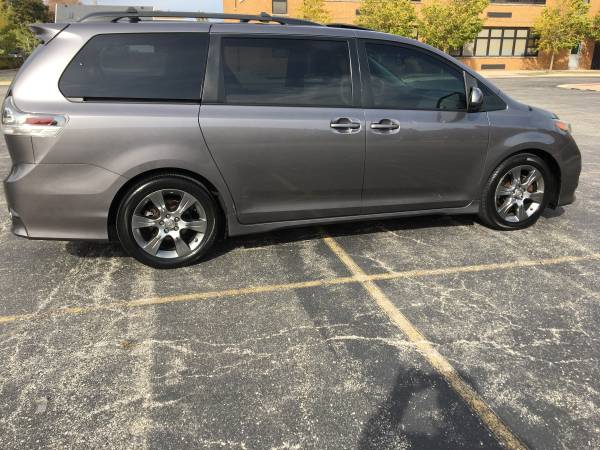 2011 TOYOTA SIENNA SE - cars & trucks - by owner - vehicle... for sale in Chicago, IL – photo 3