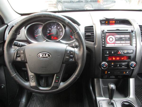 2013 Kia Sorento EX AWD, leather, roof, 3rd row seats,Clean Carfax -... for sale in Rowley, MA – photo 11