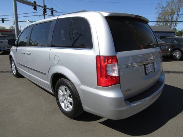 2011 Chrysler Town & Country 4dr Wgn Touring SILVER 136k STOW N GO for sale in Milwaukie, OR – photo 9