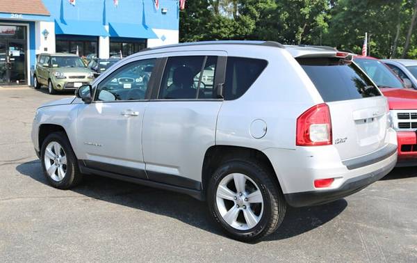 2011 Jeep Compass Sport - 4x4 - SUNROOF for sale in Salem, MA – photo 3