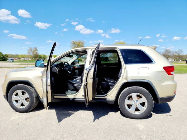 2011 Jeep Grand Cherokee LTD - - by dealer - vehicle for sale in Neenah, WI – photo 3