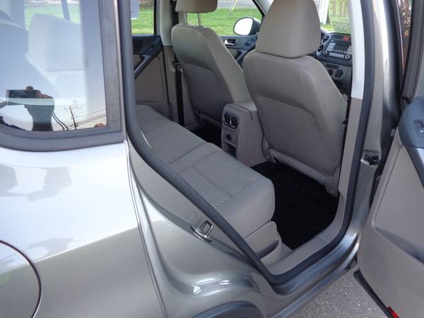 ****2010 VW TIGUAN-ONE OWNER-GREAT SERVICE RECORDS-RUNS/LOOKS... for sale in East Windsor, CT – photo 10