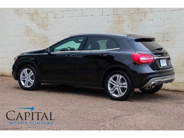 Sporty Crossover w/Nav, KEYLESS GO and Panoramic Roof! Mercedes GLA 25 for sale in Eau Claire, IA – photo 11