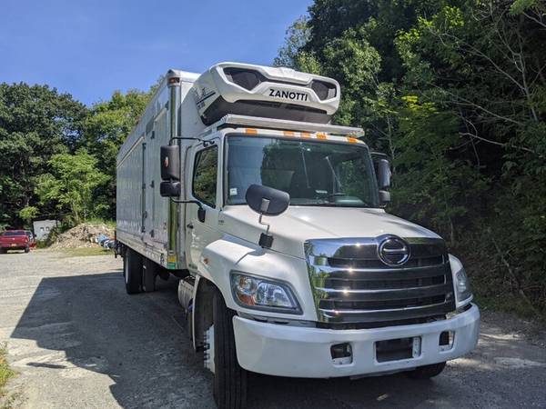 2014 HINO 338 26' REEFER BOX W/ LIFTGATE, LOW HR REEFER W/ STBY -... for sale in Wappingers Falls, OH – photo 3