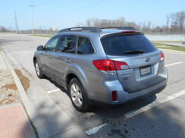 2010 Subaru Outback Premium Clean - - by dealer for sale in Mishawaka, IN – photo 5