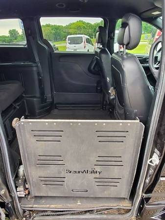 Handicap Wheelchair Conversion 2014 Dodge Grand Caravan for sale in Zumbrota, MN – photo 6