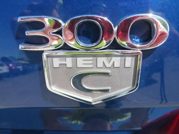 2009 Chrysler 300 C HEMI 4dr Sedan - - by dealer for sale in Waterloo, IA – photo 5