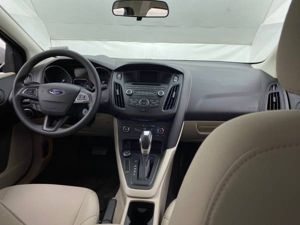 2016 Ford Focus SE Hatchback 4D hatchback White - FINANCE ONLINE -... for sale in Arlington, TX – photo 20