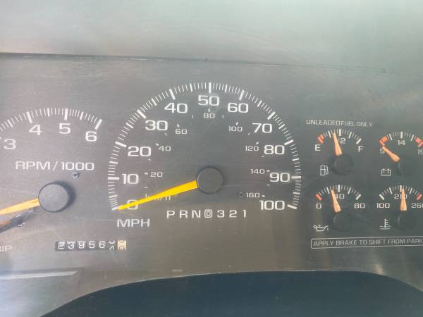1998 GMC suburban 2500 4X4 clean title for sale in Reno, NV – photo 14