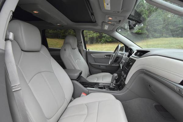 Loaded 2015 Chevrolet Traverse AWD LT ~ 3rd row ~ DVD ~ We finance for sale in Gardendale, AL – photo 4