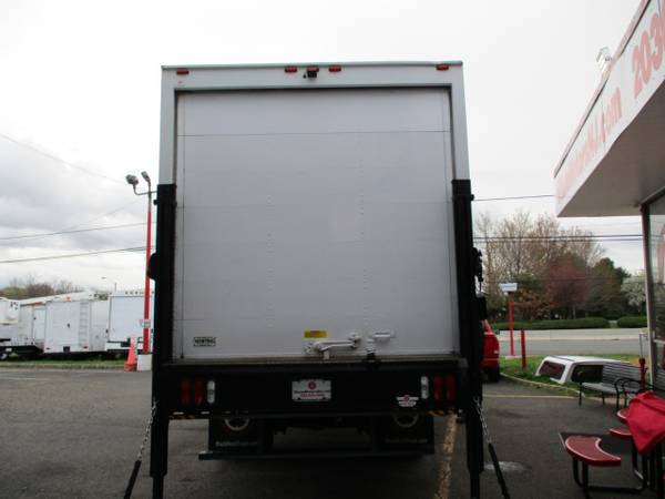 2017 Freightliner M2 106 Medium Duty 24 FOOT BOX TRUCK, LIFTGATE for sale in south amboy, WV – photo 6