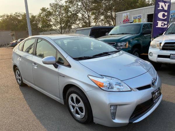 2015 Toyota Prius Three 4dr Hatchback - Comes with Warranty! - cars... for sale in Rancho Cordova, CA – photo 2