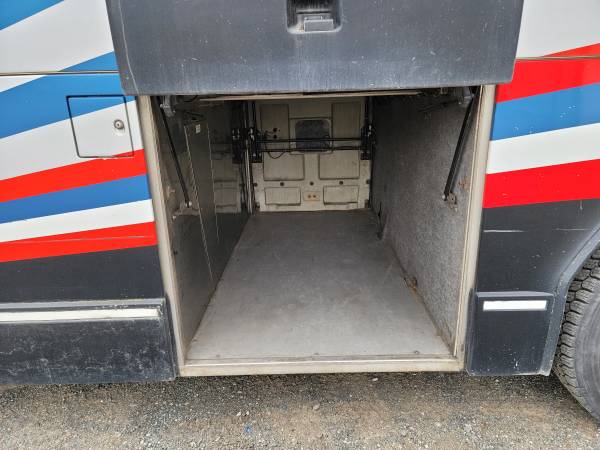 Prevost Motor Coach/52 Passenger/Bathroom/RV Potential - cars for sale in Lynden, WA – photo 9
